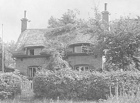 1946 Old Cottage 02