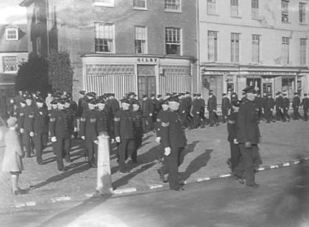 1942 Parade 01