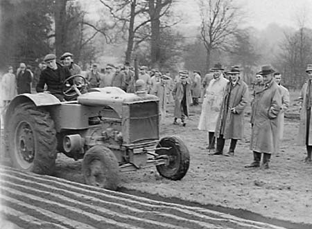 1942 Ploughing Display 01