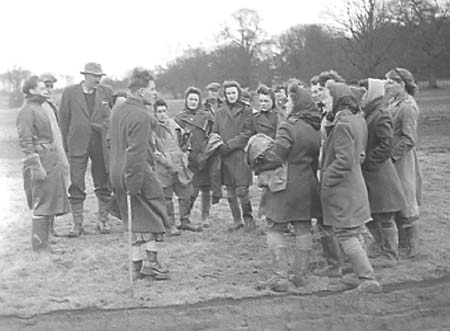 1943 Ploughing Display 02