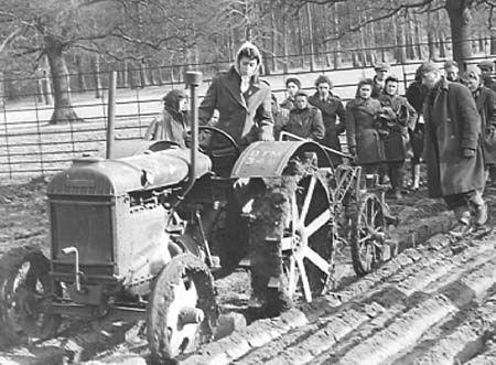 1943 Ploughing Display 04