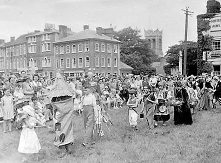 1946 Fancy Dress 06