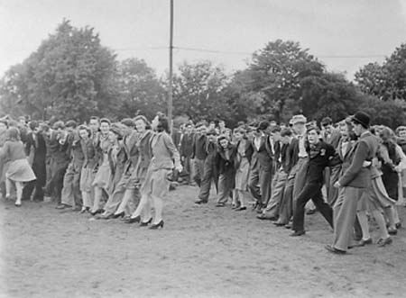1945 Dancing 07