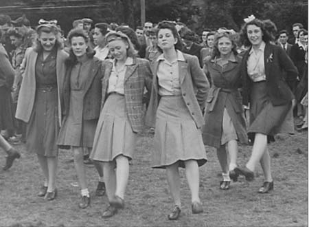 1945 Dancing 11