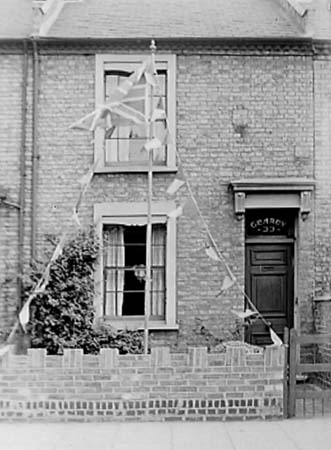1945 Decorated House 01