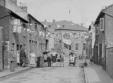 1945 Decorated Streets 02