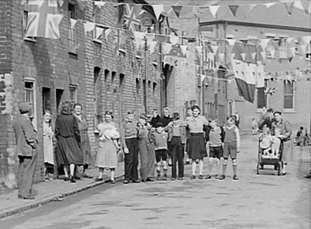 1945 Decorated Streets 03