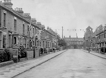 1945 Decorated Streets 04