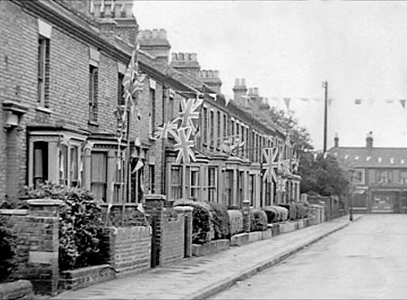 1945 Decorated Streets 05