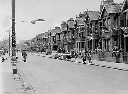 1945 Decorated Streets 07