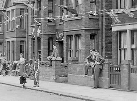 1945 Decorated Streets 08