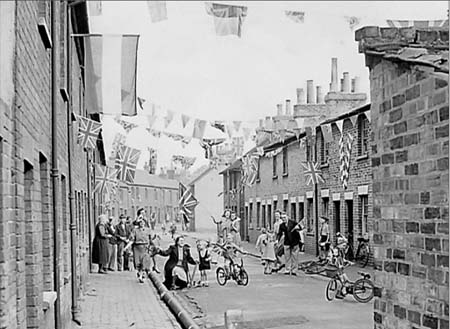 1945 Decorated Streets 12
