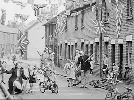 1945 Decorated Streets 13
