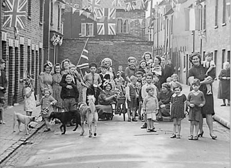 1945 Decorated Streets 16