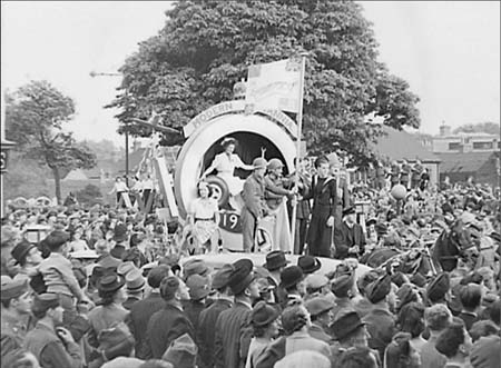 1945 Floats Parade 04