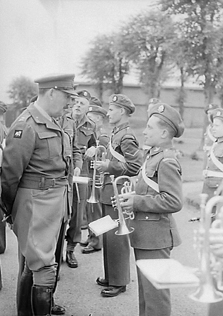 1946 Parade 05