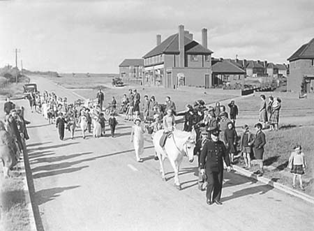 1944 Fancy Dress 01