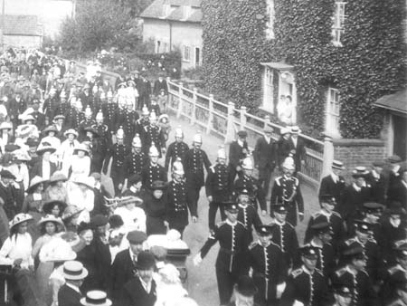 1915 Parade 05