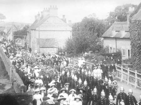 1915 Parade 06