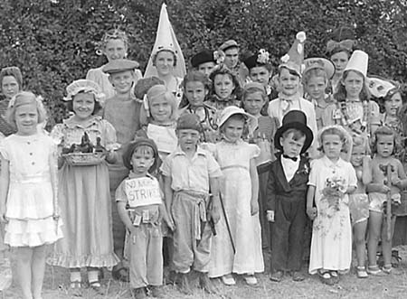 1947 Fancy Dress 03