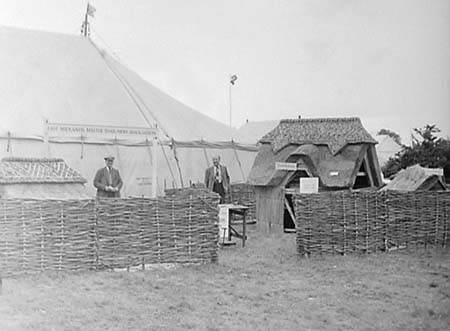 Thatching Stand 01