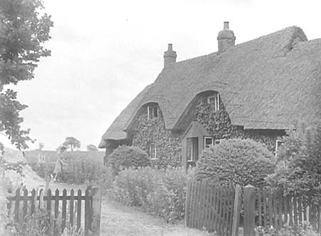 1947 Old Cottage 01