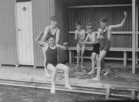 1942 Swimming Pool 02