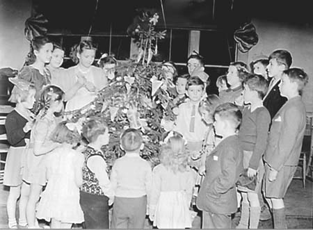 1945 Xmas Party 01