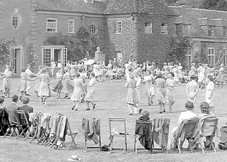 1947 Folk Dancing 02