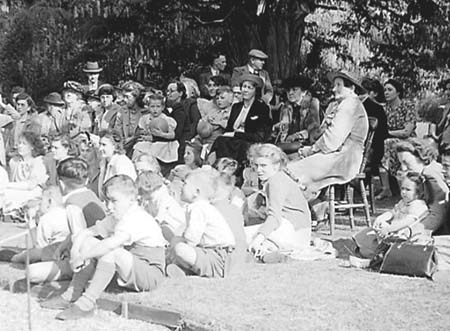 1949 Garden Party 03