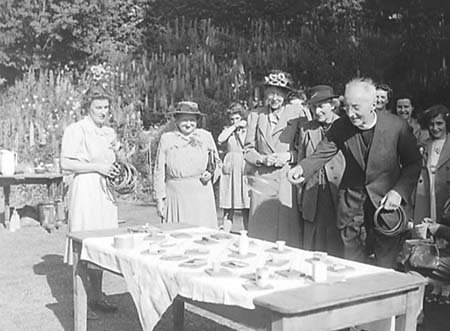 1949 Garden Party 04