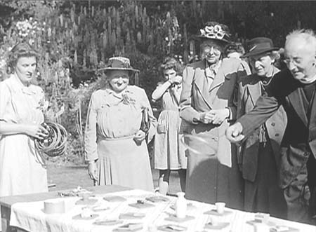 1949 Garden Party 06