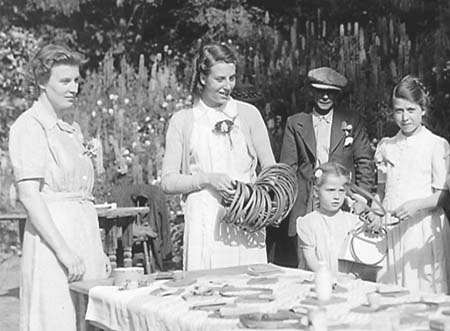 1949 Garden Party 09