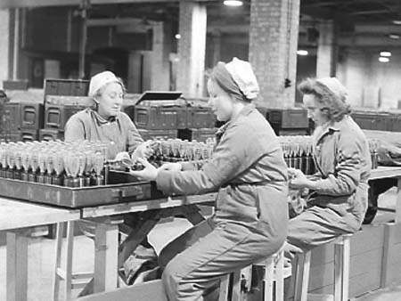 1942 Factory Tour 04