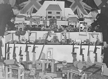 1944 Toy Making 02