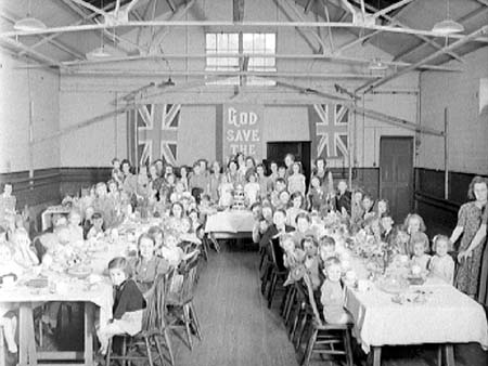 Childrens Party 1945.2581