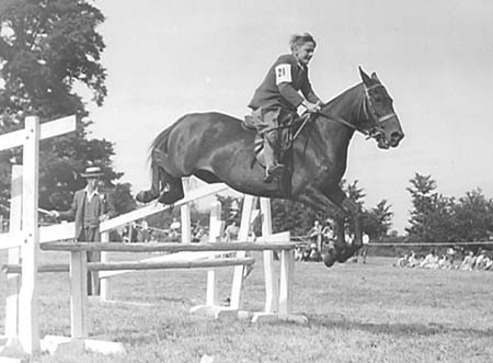 1944 Gymkhana 05