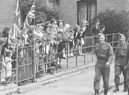 1944 Parade 05