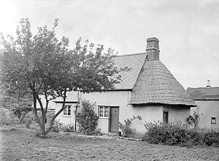 1945 Old Cottage 01