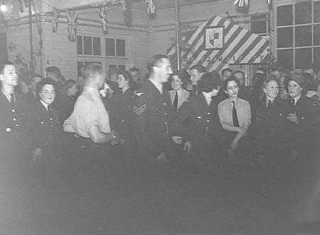 1943 Fundraiser 06