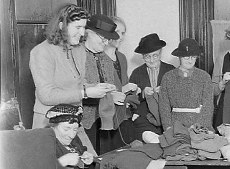 1940 Knitting Group 03