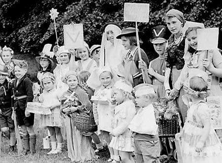 1944 Fancy Dress 05