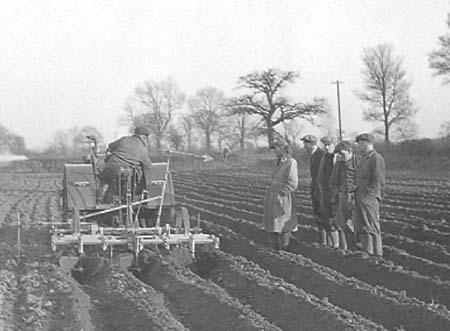 1939 Ploughing 02