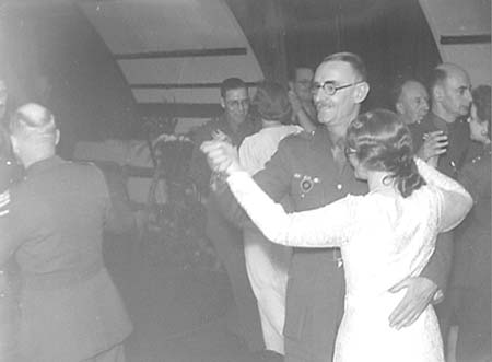 1944 Army Dance 02