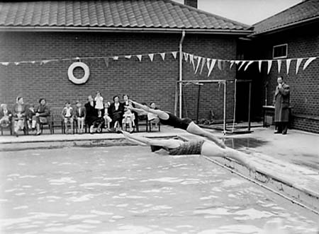 1944 Swimming Gala 08