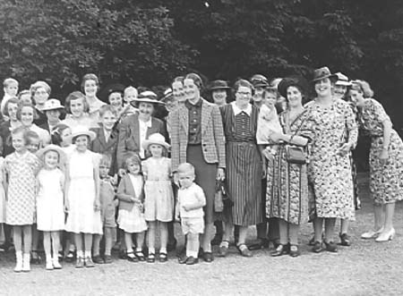 1940 Church Group 03