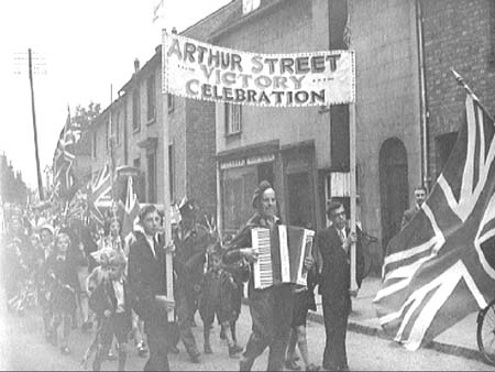   Parade 1945.2647