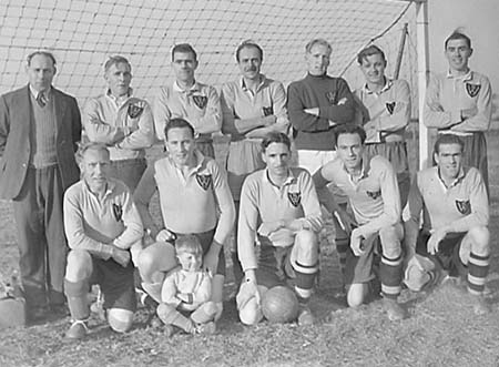 1947 Football Team 01