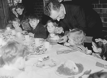 1948 Xmas Party 01